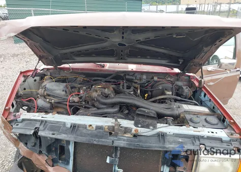 1989 Ford F250 from USA, damaged, VIN 1FTHF26HXKNB25295